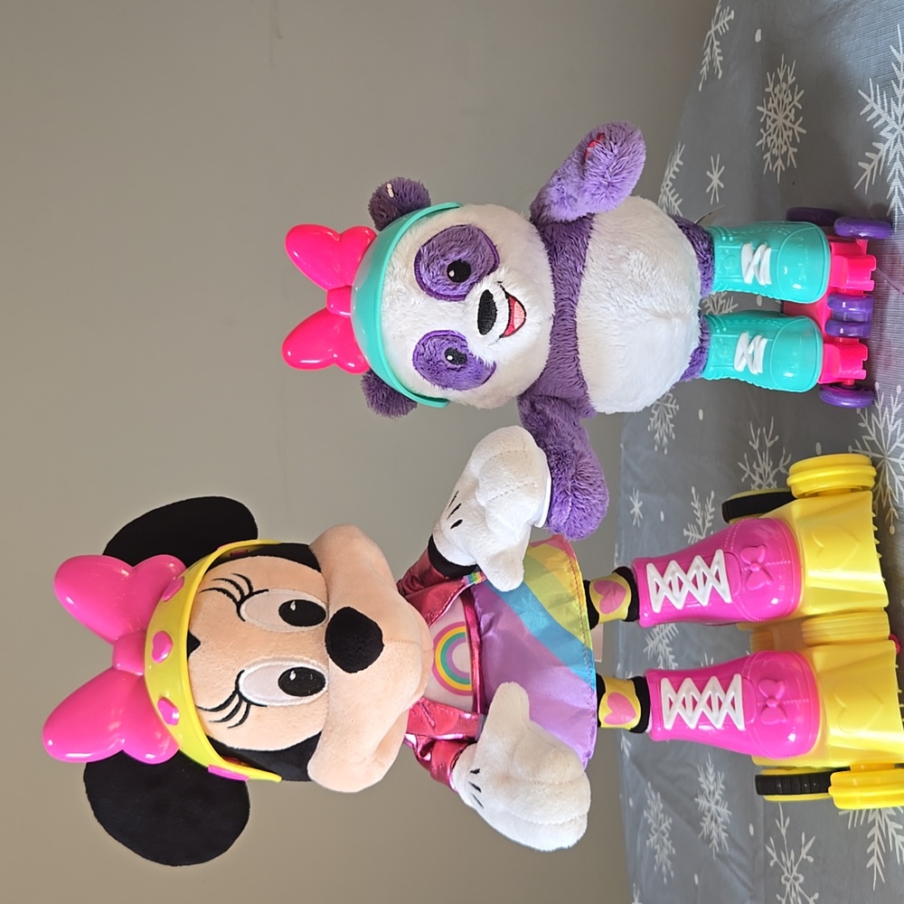 Minnie Mouse Disney Jr Roller Skating Party-Lights, Talking, Singing, Motion